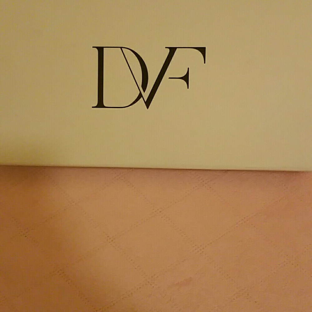 DVF Wallet Authentic LG Harper NIB